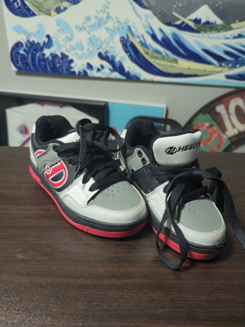 HEELYS Flow Runner Youth Size 1 Skate Shoes Black/red/gray Sneakers Wheels